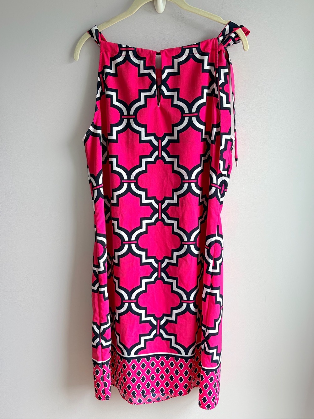Crown & Ivy Dress Mini Shift Hot Pink Navy Medallion Sleeveless Tie Neck EUC L